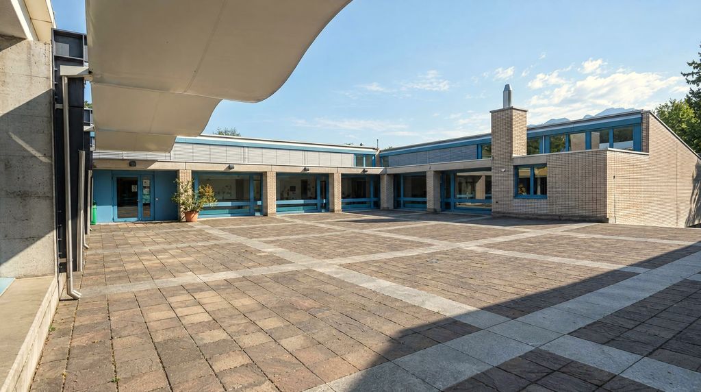 Outdoor courtyard of the Honeycomb School building